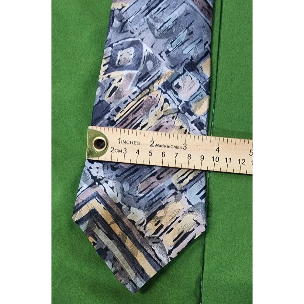 Rivetz of Boston All Silk Abstract Men's Necktie Length 54